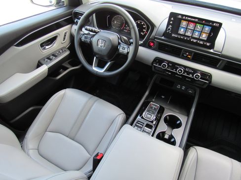 Used 2025 Honda Pilot Touring image 30