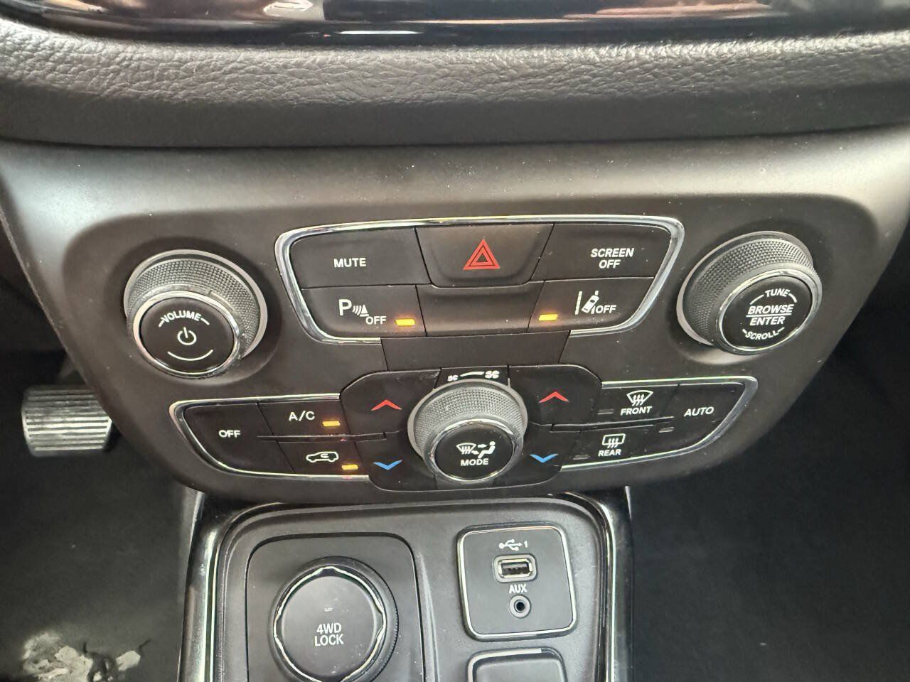 Used 2021 Jeep Compass Limited w/ Sun and Sound Group AWD/4WD image 26