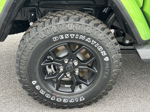 New 2025 Jeep Gladiator Sport image 19