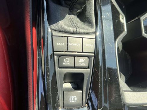 Used 2025 Toyota Camry LE image 33