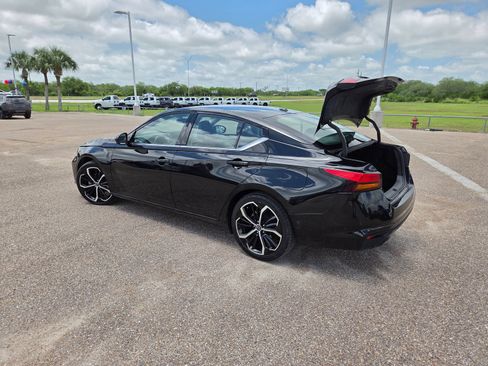 Used 2024 Nissan Altima 2.5 SR w/ SR Premium Package FWD image 27