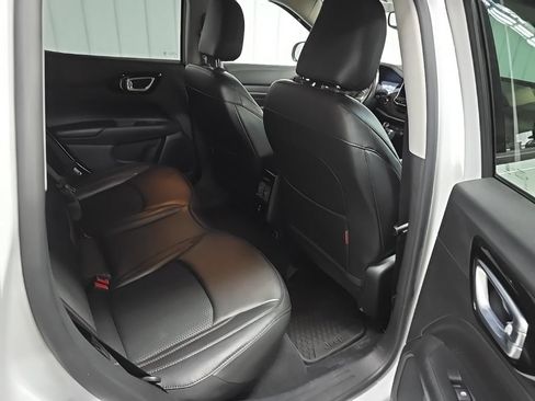 Used 2022 Jeep Compass Trailhawk w/ Trailhawk Convenience Group AWD/4WD image 18