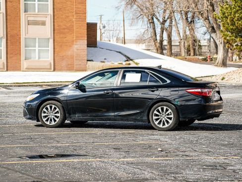 Used 2017 Toyota Camry XLE w/ Moonroof Package image 7