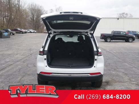 New 2026 Jeep Grand Cherokee Laredo X AWD/4WD image 17