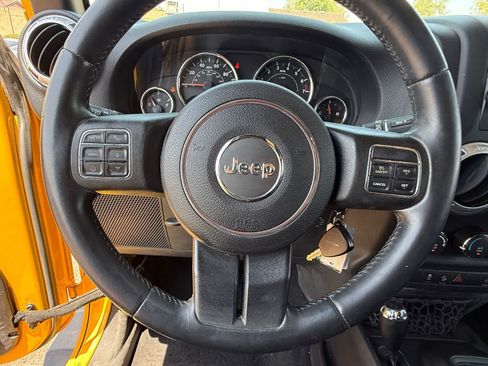 Used 2015 Jeep Wrangler Sahara w/ Connectivity Group AWD/4WD image 14