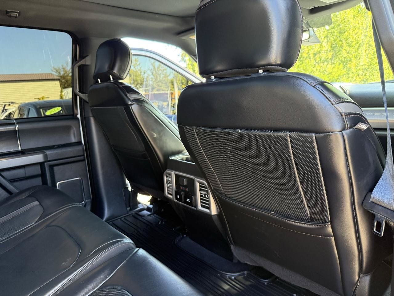 Used 2019 Ford F350 Platinum w/ Platinum Ultimate Package AWD/4WD image 31
