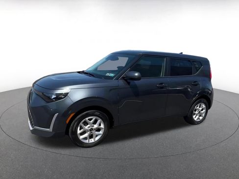 Used 2025 Kia Soul LX w/ LX Technology Package FWD image 7