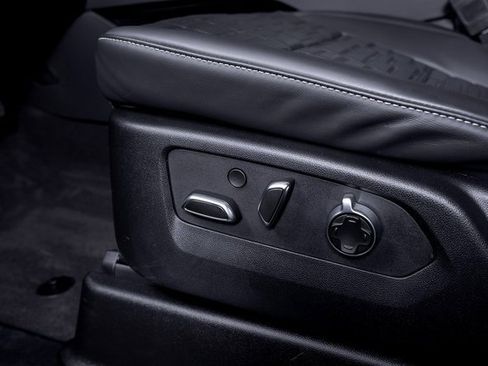 Used 2025 Cadillac Escalade V image 22