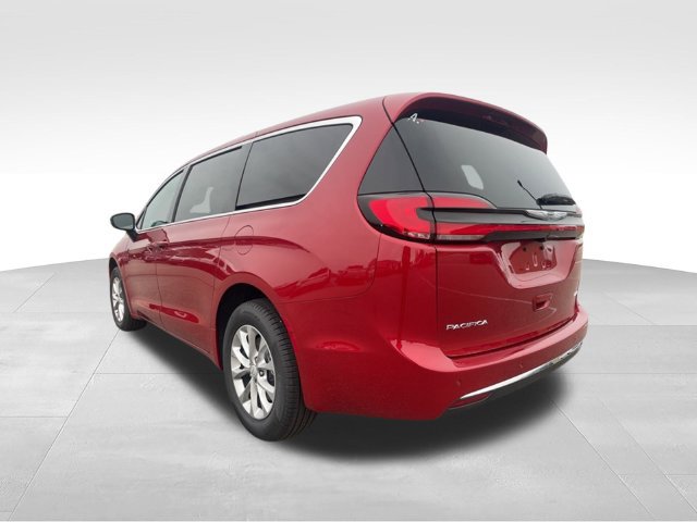 New 2026 Chrysler Pacifica Select AWD/4WD image 2