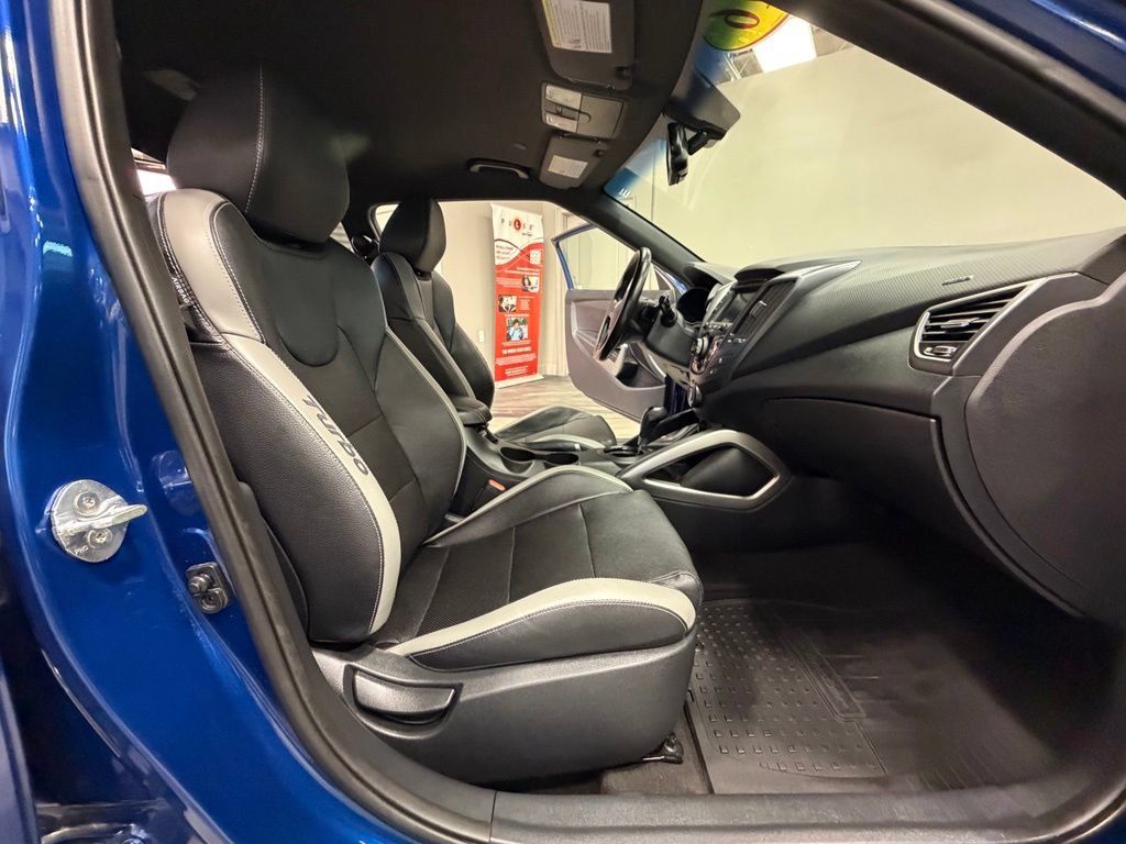 Used 2016 Hyundai Veloster Turbo FWD image 42