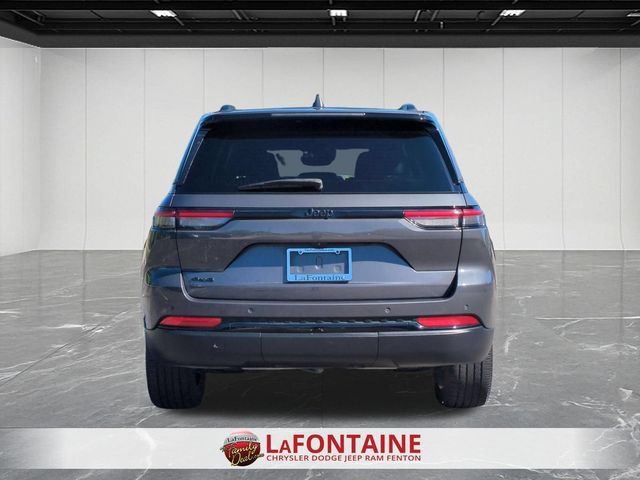 Used 2023 Jeep Grand Cherokee Altitude AWD/4WD image 4