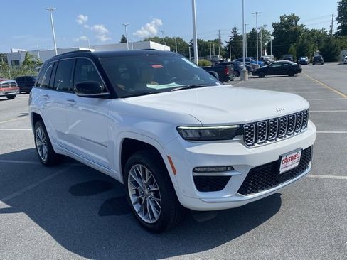 New 2025 Jeep Grand Cherokee Summit image 2