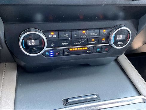 Used 2019 Ford Expedition Max XLT w/ Equipment Group 202A AWD/4WD image 32