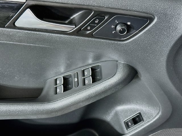 Used 2017 Volkswagen Jetta SEL FWD image 21