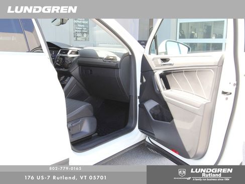 Used 2022 Volkswagen Tiguan SE image 8