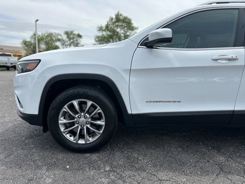 Used 2019 Jeep Cherokee Latitude Plus w/ Comfort/Convenience Group AWD/4WD image 13
