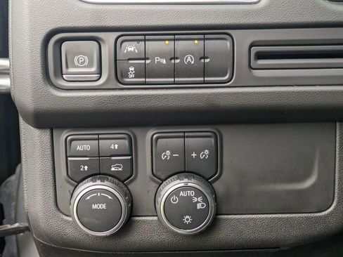 Used 2023 Chevrolet Suburban LT image 24