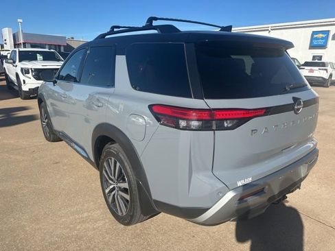 Used 2022 Nissan Pathfinder Platinum w/ Cargo Package image 3