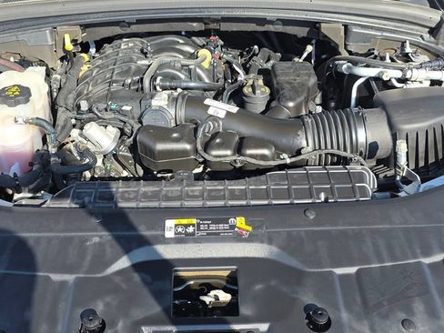 Used 2023 Jeep Grand Cherokee Limited AWD/4WD image 12