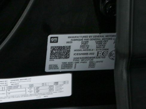 Used 2025 GMC Yukon XL AT4 w/ AT4 Premium Package AWD/4WD image 39