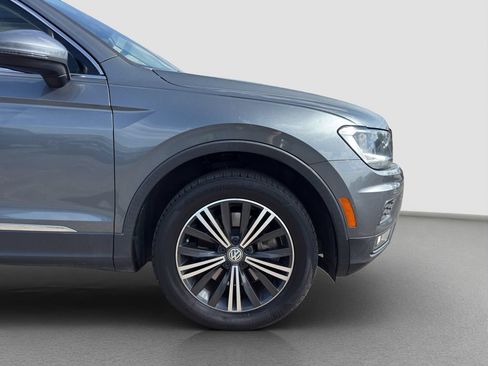 Used 2018 Volkswagen Tiguan SEL AWD/4WD image 29