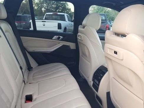 Used 2022 BMW X5 xDrive40i w/ M Sport Package image 19