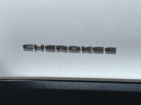 Used 2019 Jeep Cherokee Trailhawk w/ Cold Weather Group AWD/4WD image 31