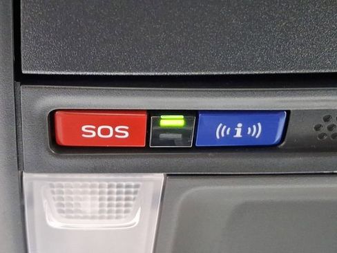 Used 2025 Subaru Forester Premium image 22