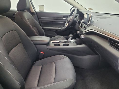 Used 2025 Nissan Altima 2.5 SV FWD image 21