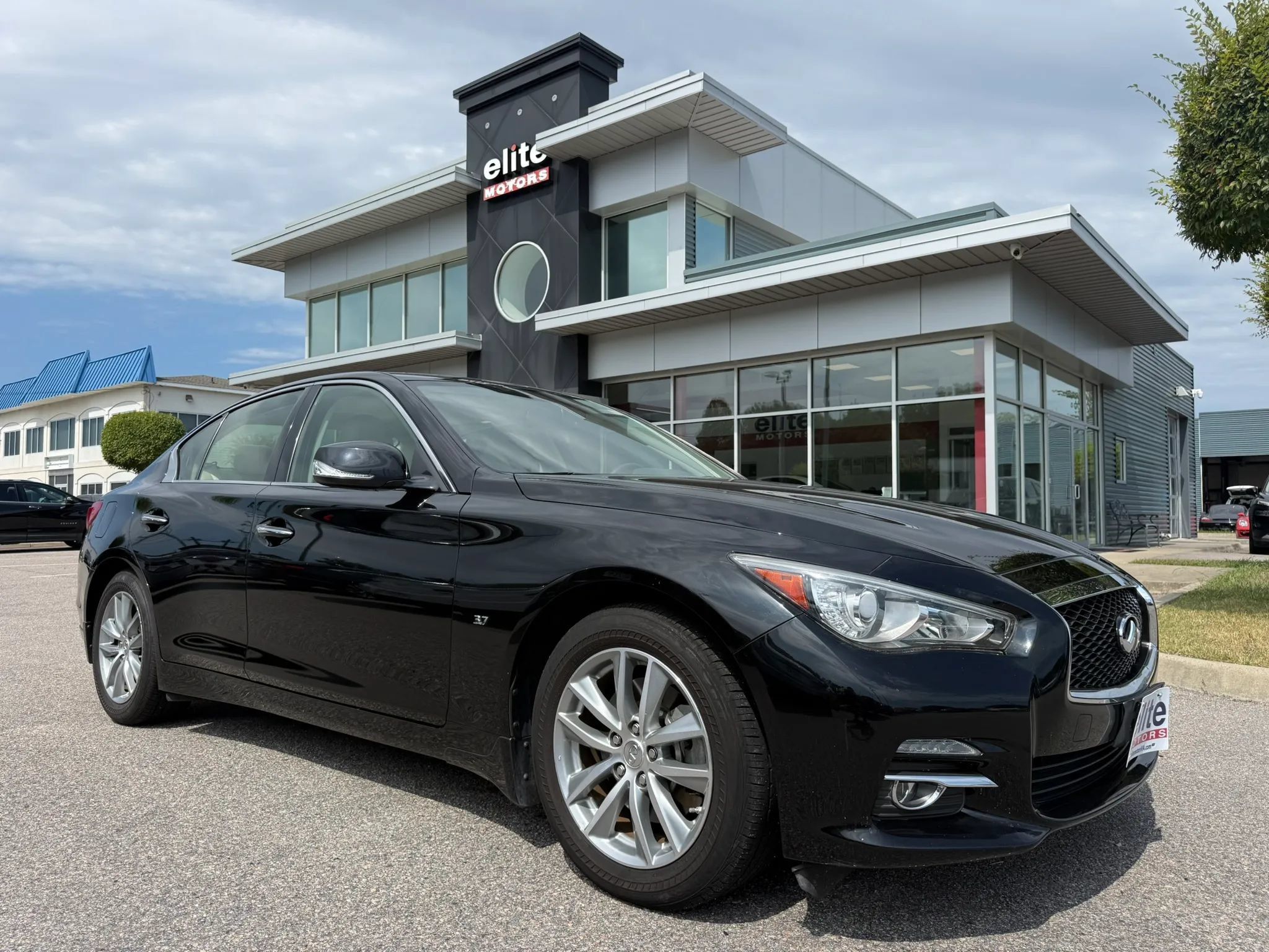 Used 2015 INFINITI Q50 Premium w/ All Weather Package AWD/4WD image 1