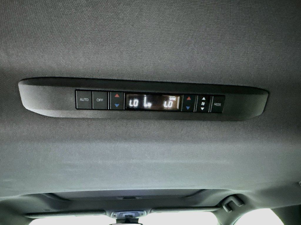Used 2022 Toyota Sienna XLE Woodland Edition AWD/4WD image 27