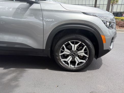 Used 2023 Kia Seltos EX AWD/4WD image 13