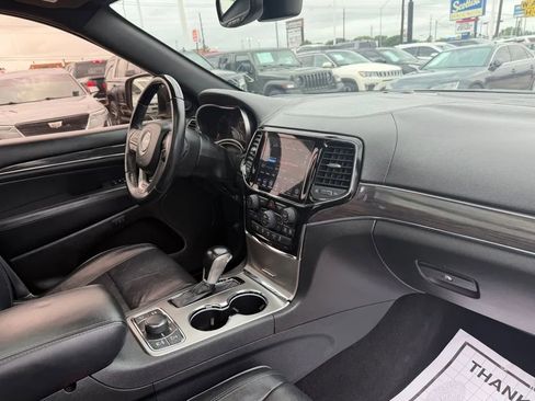 Used 2020 Jeep Grand Cherokee Overland AWD/4WD image 12