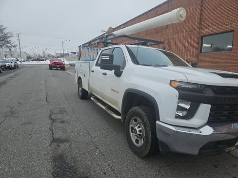 Used 2023 Chevrolet Silverado 2500 W/T w/ WT Convenience Package image 3