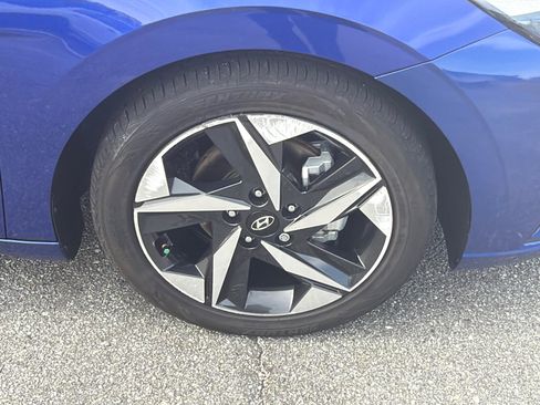 Used 2023 Hyundai Elantra SEL w/ Convenience Package image 12