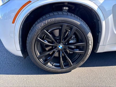 Used 2017 BMW X5 xDrive50i AWD/4WD image 32