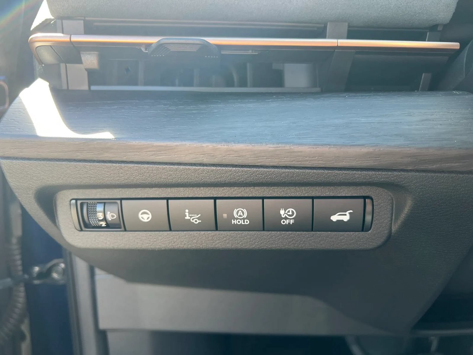 Used 2024 Nissan Ariya AWD image 23