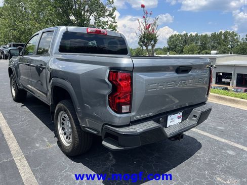 Used 2024 Chevrolet Colorado W/T RWD image 2