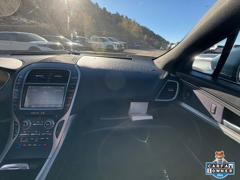 Used 2019 Lincoln Nautilus Reserve image 22