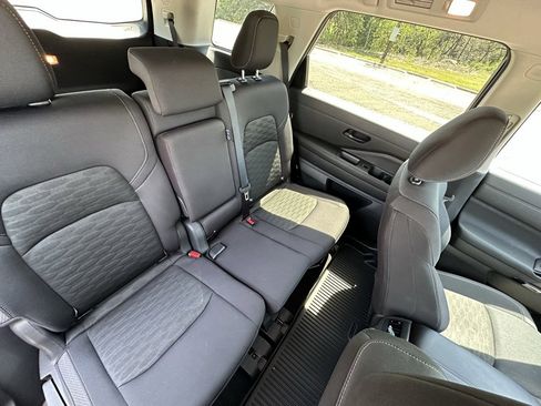 Used 2024 Nissan Pathfinder SV image 17