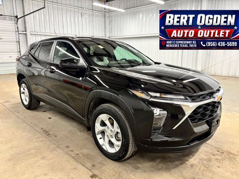 Used 2025 Chevrolet Trax LS w/ LS Convenience Package FWD image 1