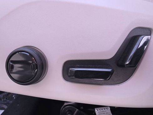 Used 2023 Volvo XC60 B5 Plus w/ Protection Package Premier FWD image 33