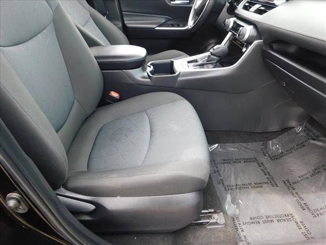 Used 2025 Toyota RAV4 XLE AWD/4WD image 27
