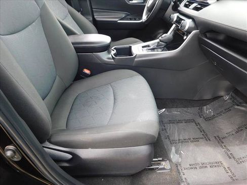 Used 2025 Toyota RAV4 XLE AWD/4WD image 27