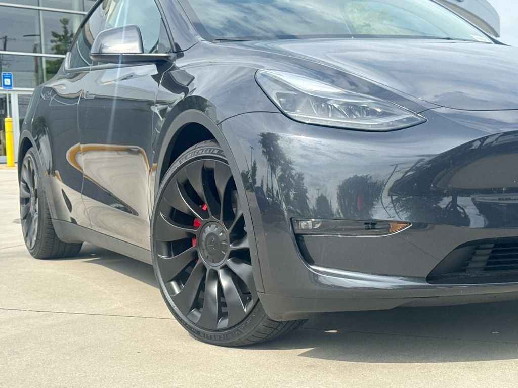 Used 2024 Tesla Model Y Performance AWD/4WD image 9