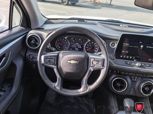 Used 2025 Chevrolet Blazer LT image 2