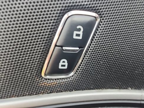 Used 2017 Ford Explorer XLT w/ Equipment Group 202A AWD/4WD image 20