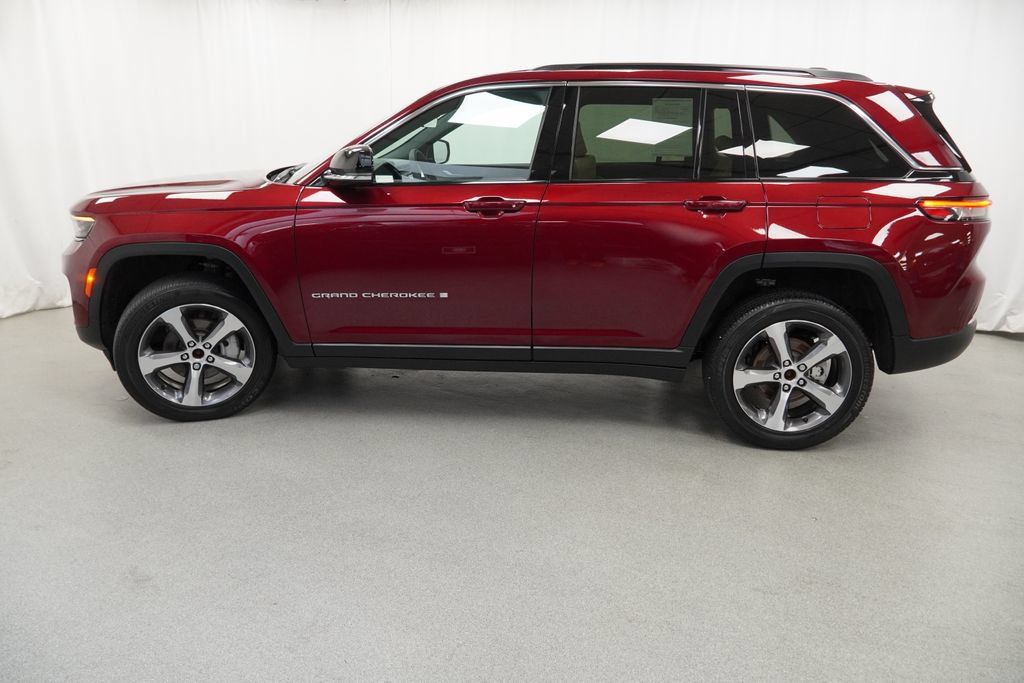 Certified 2025 Jeep Grand Cherokee Limited AWD/4WD image 27