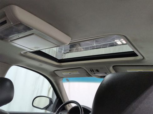 Used 2011 Chevrolet Suburban LT image 22