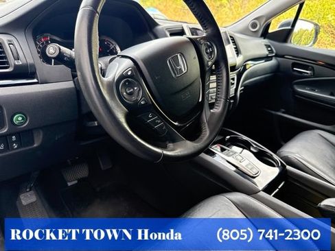 Used 2018 Honda Pilot Touring image 19